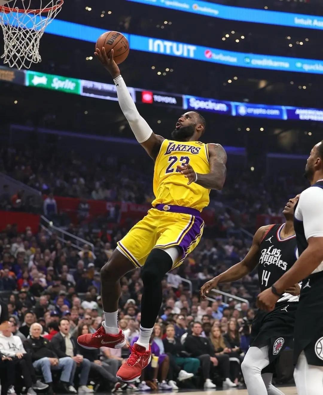 九游官方平台-关于詹姆斯与40激战切尔西分钟,反败为胜胜负难料!,内马尔焦点对战再创辉煌时刻的信息